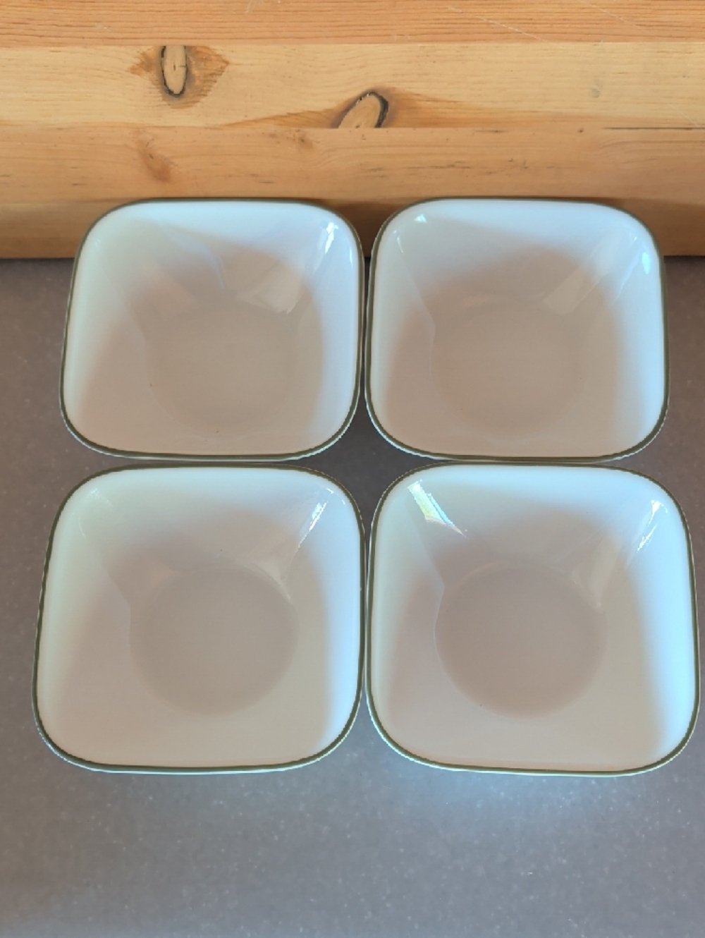 Corelle ,White Ceramic Square Bowls with Olive Green Rim - Set of 4 ๐๐๐ - Picture 3 of 11